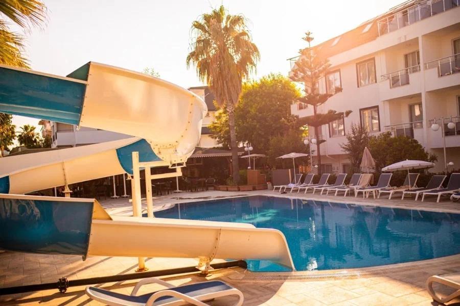 Akalia & Hotel 4*
